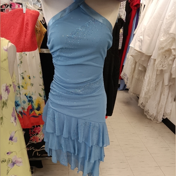 Formal dress - Picture 1 of 2